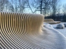 艺术装置盘旋在挪威的冰天雪地里